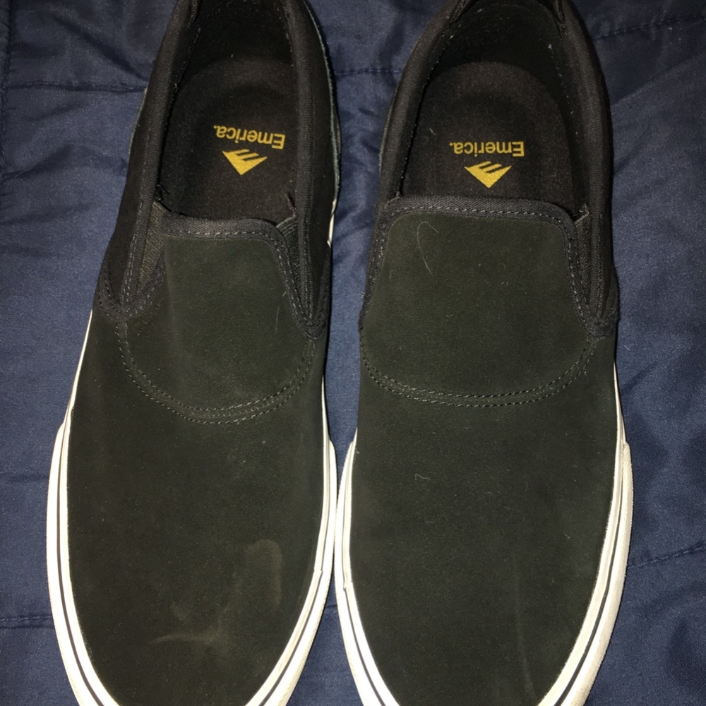 Emerica slip on shoes (Black)